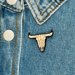 🤩Stylish Cow Skull Enamel Lapel Pin Badge For Denim Jackets & Backpacks🤩